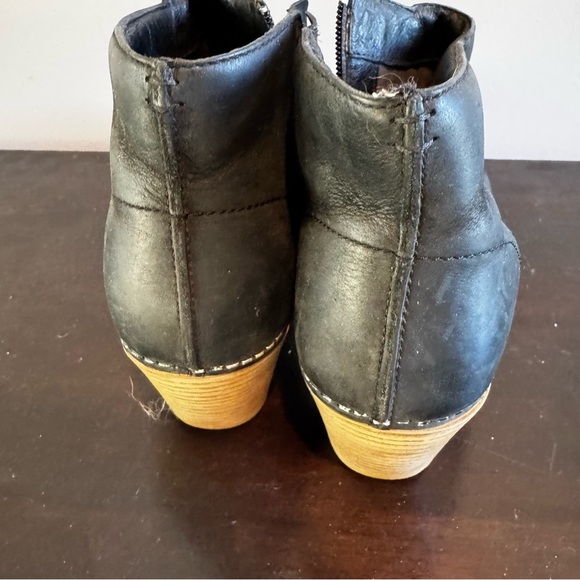 Dansko Black Ankle Boots with Streamlined Design - Picture 2 of 5